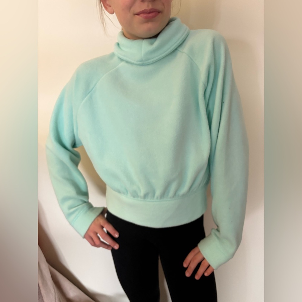 Teal Sweatshirt: All in motion target brand. This has hardly been worn. 🐬🐬